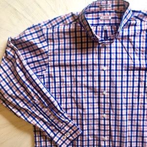 Men’s Wrinkle Free checkered button up dress shirt